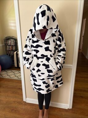 Cozy Cow-Print Hooded Fleece Pullover Jacket - White & Black